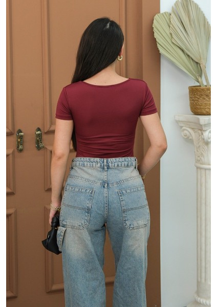 Kadın T-Shirt Kısa Kollu Kare Yaka Alttan Çıtçıtlı Slim Fit Zıbın Bluz