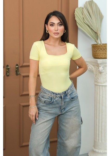 Kadın T-Shirt Kısa Kollu Kare Yaka Alttan Çıtçıtlı Slim Fit Zıbın Bluz fiyatları