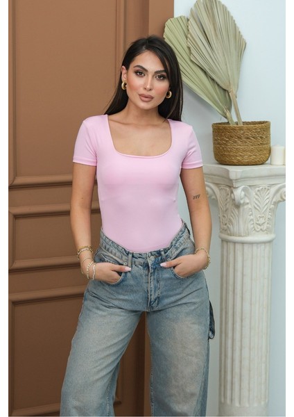 Kadın T-Shirt Kısa Kollu Kare Yaka Alttan Çıtçıtlı Slim Fit Zıbın Bluz