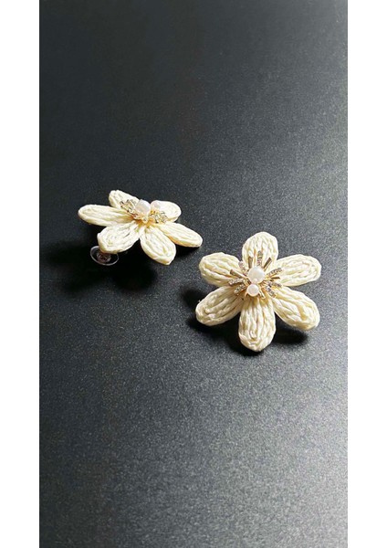 Çiçek Formunda Yazlık Hasır Küpe 635 modelleri