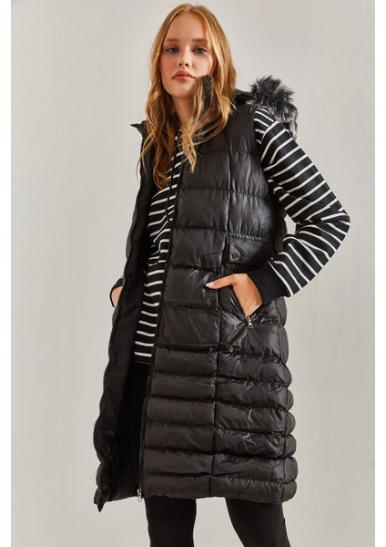 Kadın Kapişonu Kürklü Cep Desenli Uzun Yelek