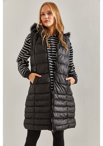 Kadın Kapişonu Kürklü Cep Desenli Uzun Yelek