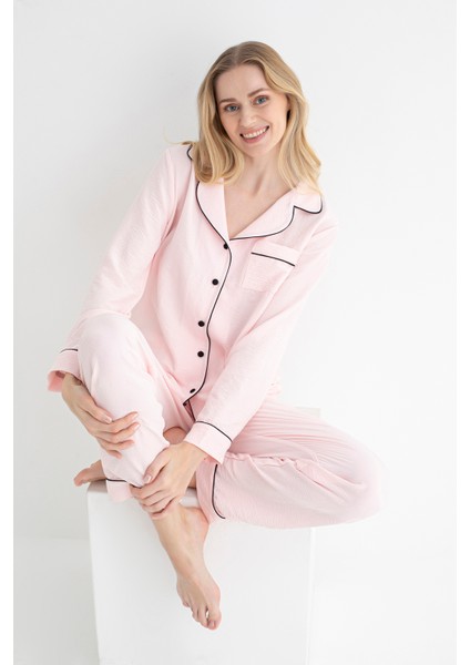 Kadın Aerobin Pijama Takımı – Siyah & Açık Pembe, Düğmeli Cep ve Biyeli Manşet Detaylı fiyatları