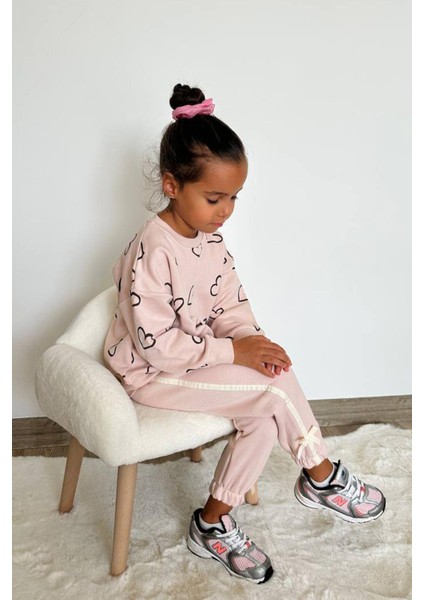 Kız Çocuk 3 Iplik Pamuklu Kumaş Kalp Baskılı Sweatshirt ve Fiyonk Detaylı Eşofman Altı Alt Üst Takım modelleri