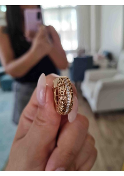 Zirkon Taş Detaylı Halka Kadın Çelik Küpe fırsatları