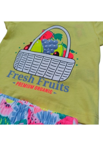 Kız Çocuk İkili Takım – Arkadan Düğmeli Pamuklu T-Shirt ve Renkli Baskılı Şort modelleri