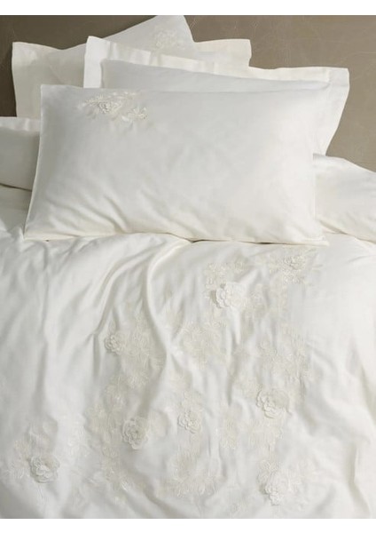 3D Nakışlı Çift Kişilik Saten Nev Takımı Chic Ekru fiyatları