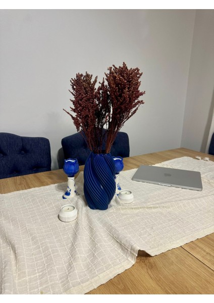 Spiral Desenli Modern Dekoratif Vazo – Ev ve Ofis Masa Süsü 18CM