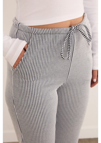 Beli Bağlamalı Gofre Kumaş Pantolon