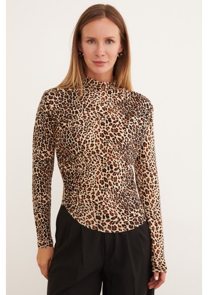 Leopar Desenli Yanı Drapeli Dik Yaka Bluz fiyatları