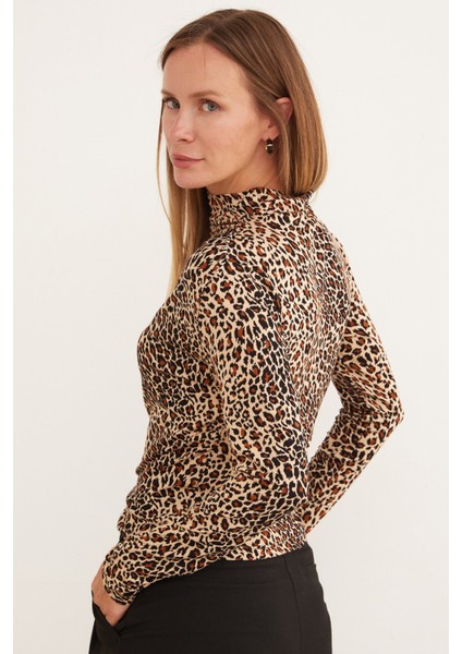 Leopar Desenli Yanı Drapeli Dik Yaka Bluz