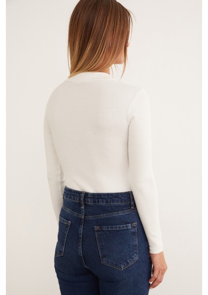 Fitilli Dik Yaka Çıtçıtlı Body fırsatları