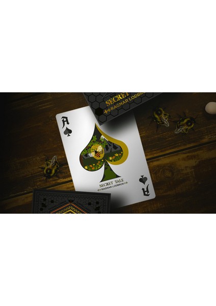 Secret Tale Ragnar White Bee Collector's Oyun Kartları