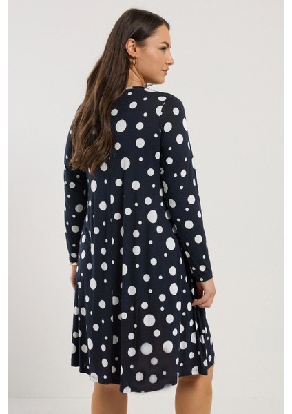 Kadın Büyük Beden Lacivert, Puantiye Desen, Ön Pile Detaylı, Uzun Kol Viskon Elbise 65N39002 fırsatları