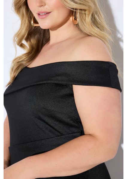 Kadın Büyük Beden Siyah, Carmen Yaka Asimetrik Kesim Scuba Kumaş Elbise 65N38977 fırsatları