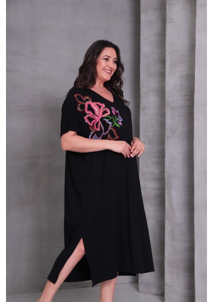 Kadın Büyük Beden Siyah, Omuz Çiçek Nakışlı, Rahat Kesim V Yaka Elbise 65N39078 modelleri