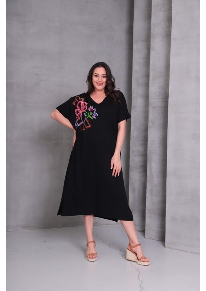 Kadın Büyük Beden Siyah, Omuz Çiçek Nakışlı, Rahat Kesim V Yaka Elbise 65N39078 fırsatları