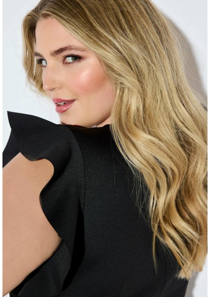 Kadın Büyük Beden Siyah, Scuba Kumaş, Volanlı Kısa Kollu Elbise 65N39047 fırsatları