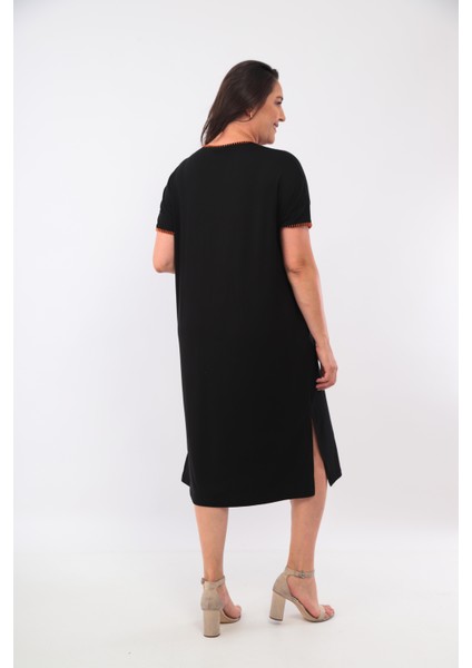Kadın Büyük Beden Siyah , Yaka ve Kol Ağzı Çoban Dikiş Detaylı, Nakışlı Elbise 65N39079 fiyatları