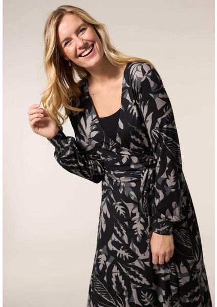 Kadın Büyük Beden Siyah, Yaprak Desenli, Açık Anvelop Elbise 65N39029 fırsatları