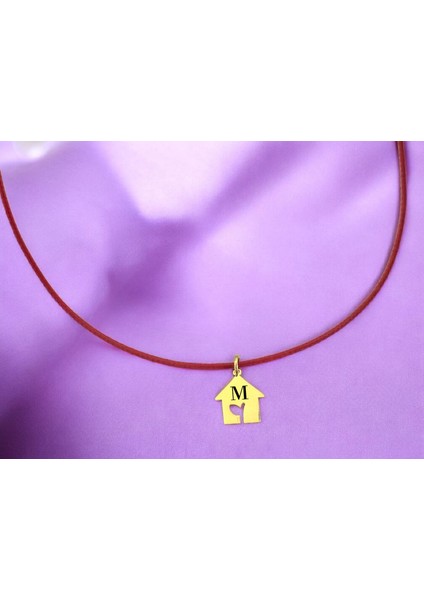 M Harfine Özel Kırmızı Bağlıklı Ev Figürlü 14 Ayar Altın Plakalı Hediyelik fiyatları