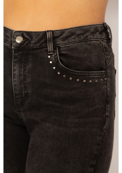 Kadın Antrasit Ön Ve Arka Cepleri Taş Detaylı Likralı 5 Cep Kot Pantolon 65N34147 indirimleri