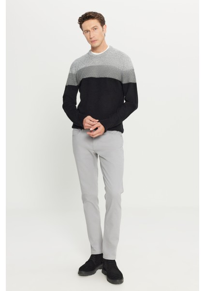 Erkek Gri-siyah Standart Fit Normal Kesim Bisiklet Yaka Colorblock Desenli Triko Kazak fiyatları