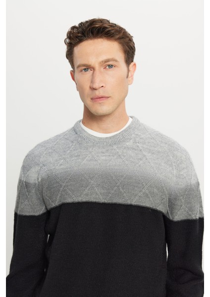 Erkek Gri-siyah Standart Fit Normal Kesim Bisiklet Yaka Colorblock Desenli Triko Kazak fırsatları