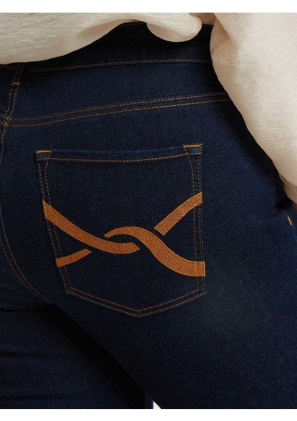 Kadın Büyük Beden Lacivert, Yüksek Bel, 5 Cep Çizme Paça Likralı Kot Pantolon 65N39022 indirimleri