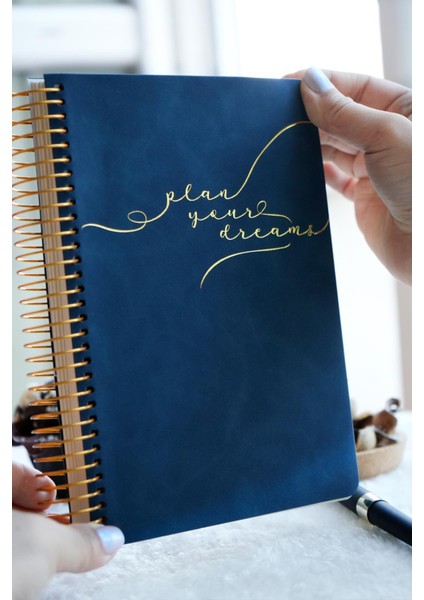 A5 Spiralli Vegan Deri Süresiz Planlayıcı Ajanda. 100 Gr. Ivory. 224 Sayfa. Lacivert fiyatları