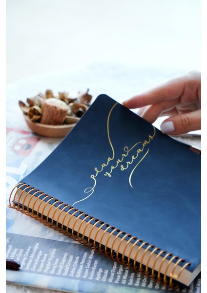 A5 Spiralli Vegan Deri Süresiz Planlayıcı Ajanda. 100 Gr. Ivory. 224 Sayfa. Lacivert modelleri