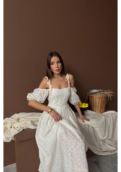 Soonaksesuar Bej Omuzu Bağcıklı Balon Kollu Brode Elbise fırsatları