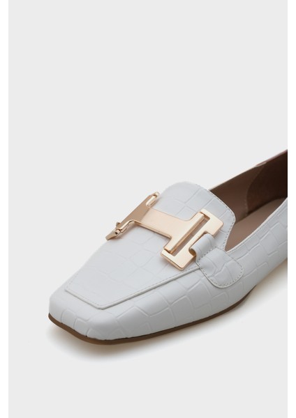 Küt Burunlu Metal Toka Aksesuarlı Kadın Loafer fırsatları