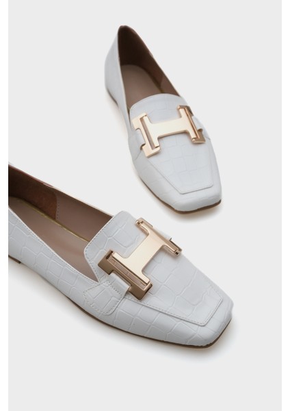 Küt Burunlu Metal Toka Aksesuarlı Kadın Loafer