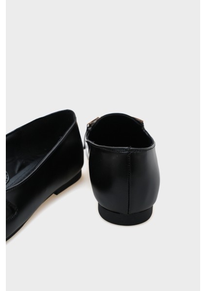 Küt Burunlu Metal Toka Aksesuarlı Kadın Loafer