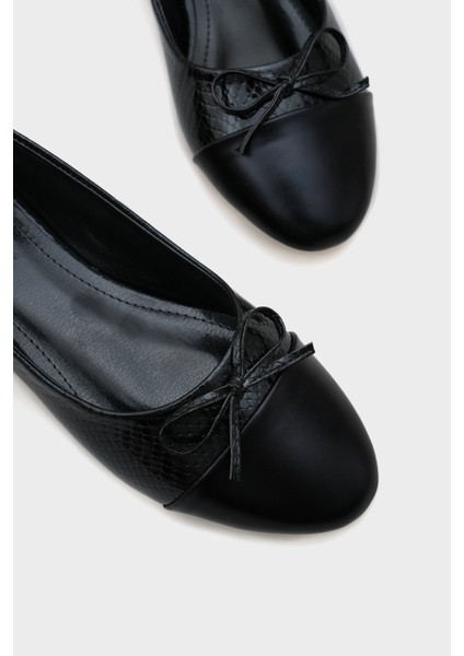 Yuvarlak Burunlu Iki Parçalı Kadın Babet