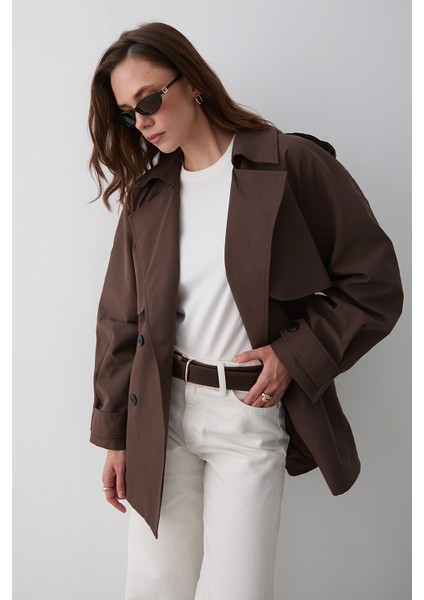 Kahverengi Miyabi Rüzgarlık Detaylı Kuşaklı Kısa Trençkot fiyatları