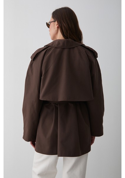 Kahverengi Miyabi Rüzgarlık Detaylı Kuşaklı Kısa Trençkot indirimleri