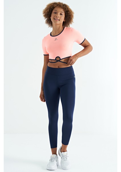 Yavruagzı Bel Bağlama Detaylı O Yaka Standart Kalıp Dalgıç Kumaş Kadın Crop T-Shirt - 97266 indirimleri