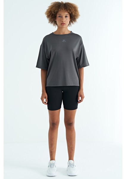 Koyu Gri O Yaka Baskı Detaylı Oversize Kısa Kol Kadın T-Shirt - 97263 modelleri