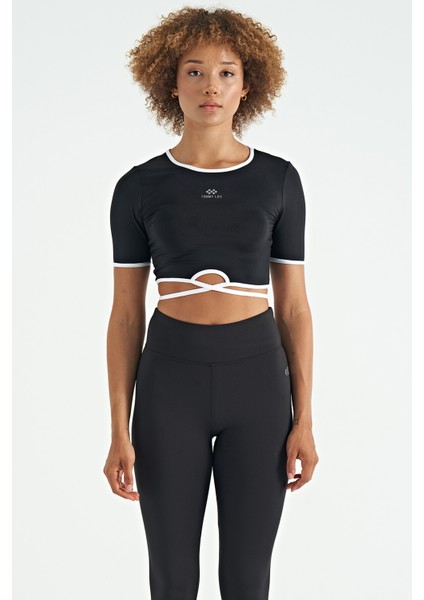 Siyah Bel Bağlama Detaylı O Yaka Standart Kalıp Dalgıç Kumaş Kadın Crop T-Shirt - 97266 fiyatları
