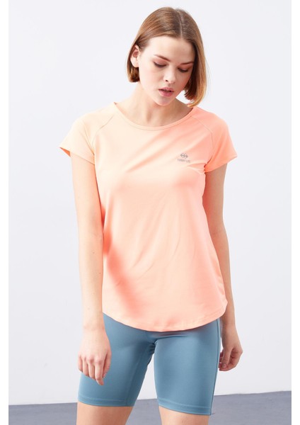 Mercan Sırt Pencereli Kısa Kol Standart Kalıp O Yaka Kadın T-Shirt - 97101 modelleri