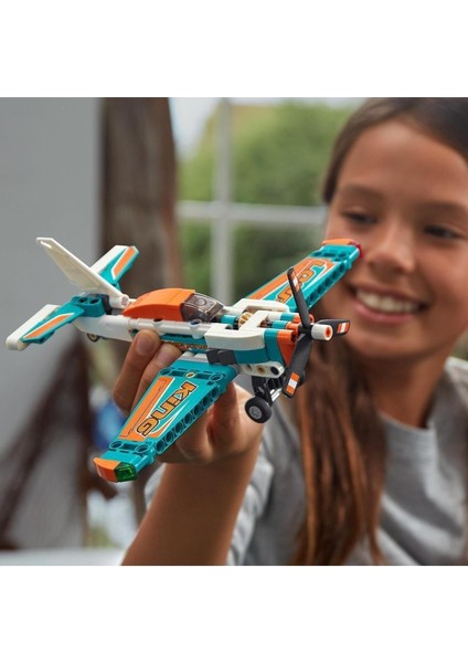Technic Yarış Uçağı 42117 – 154 Parça, 2'si 1 Arada Dönüştürülebilir Canlı Renkli Model ve Hediye Seti
