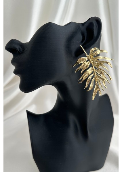 Altın Rengi Metal Dokulu Hafif Çivili Yaprak Küpe (6cm)