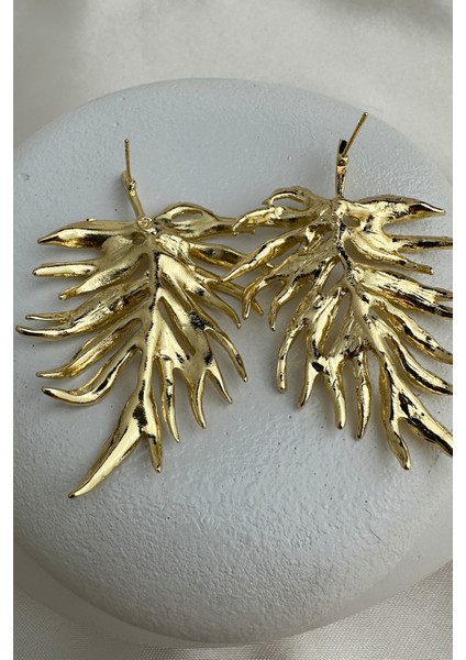 Altın Rengi Metal Dokulu Hafif Çivili Yaprak Küpe (6cm) modelleri