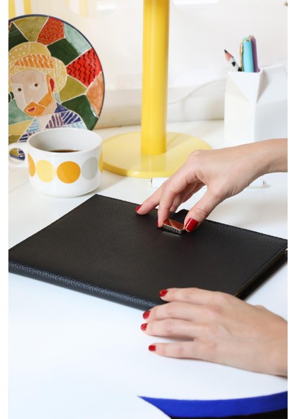 Executive Vegan Deri Defter. 19X25 Cm. 100 Gr. 176 Sayfa. Kenar Yaldızlı Siyah fiyatları