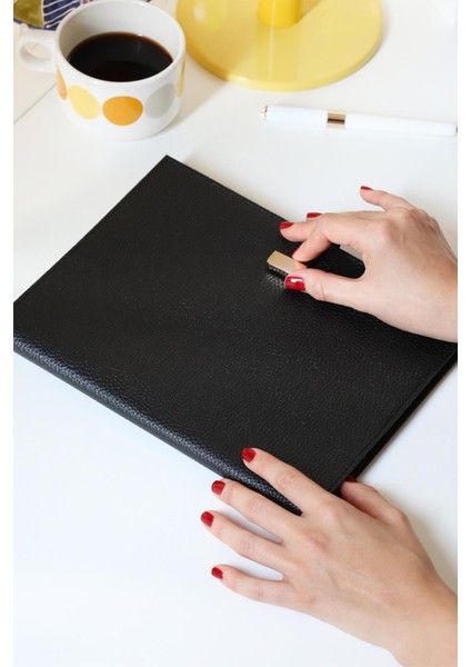 Executive Vegan Deri Defter. 19X25 Cm. 100 Gr. 176 Sayfa. Kenar Yaldızlı Siyah indirimleri