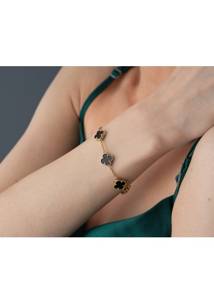 Çelik Kırmızı Yonca Bileklik – Şıklık ve Uğur Bir Arada modelleri