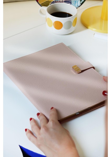 Executive Vegan Deri Defter. 19X25 Cm. 100 Gr. 176 Sayfa. Kenar Yaldızlı Şeftali fiyatları