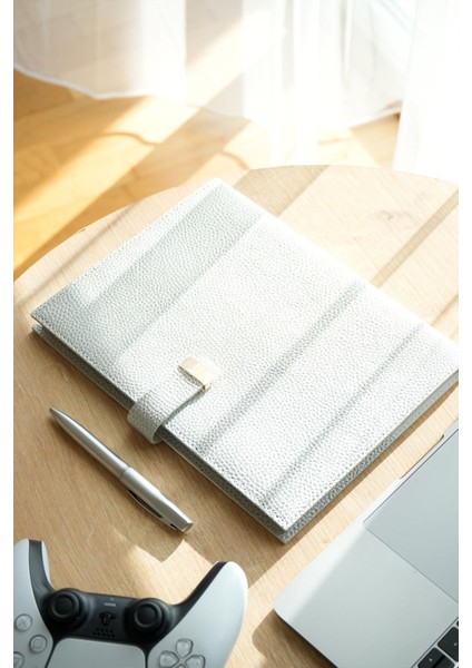 Executive Vegan Deri Defter. 19X25 Cm. 100 Gr. 176 Sayfa. Kenar Yaldızlı Gümüş